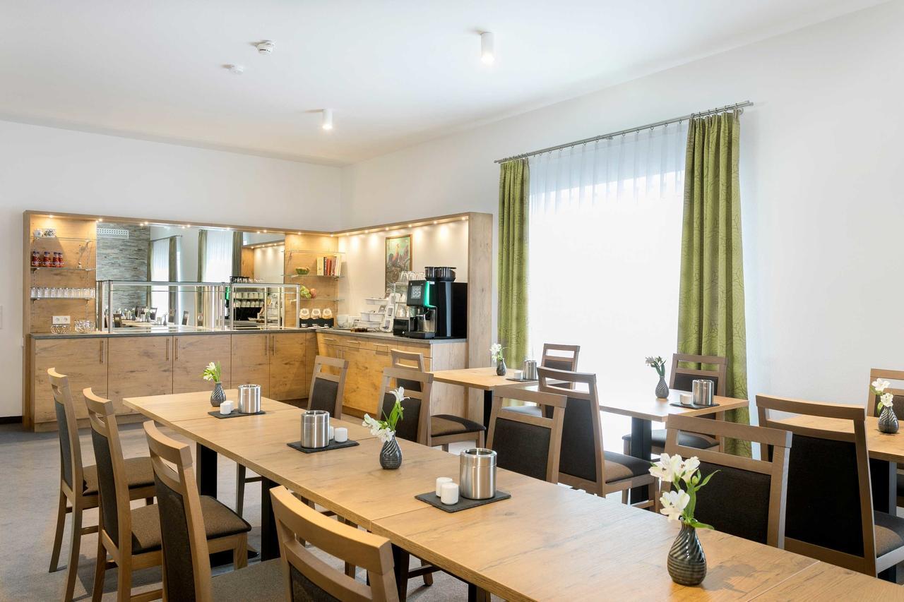 Hotel Kern Garni Walddorf  Экстерьер фото